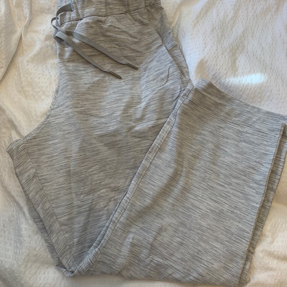 Lululemon ‘On The Fly’ Crop - Picture 3 of 7